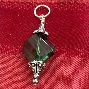 5/$10❤️❤️❤️NEW Handcrafted Faceted Green Acrylic Charm Pendant